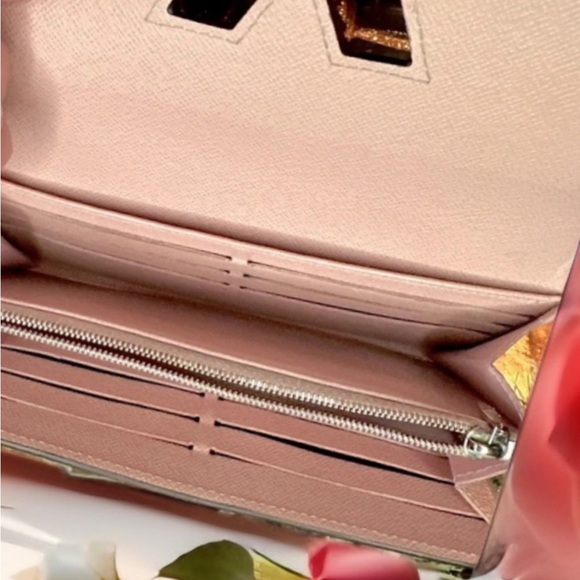 Louis Vuitton Twist Epi Wallet - Picture 8 of 10